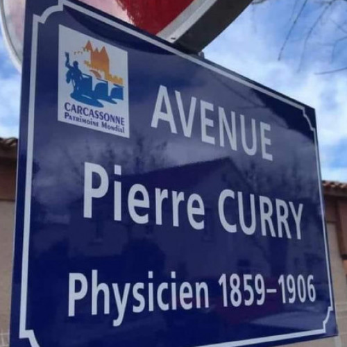 Placutele stradale au fost schimbate dupa gafa de scriere a numelor savantului Pierre Curie pe doua indicatoare din Carcassonne, Aude