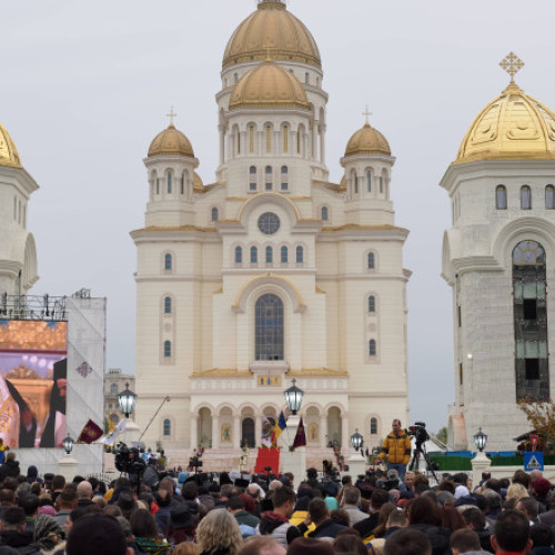 20.000 de credincioși au vizitat Catedrala Națională în doar 24 de ore