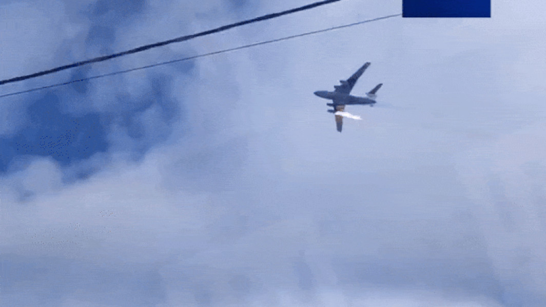 Tragedie în Rusia: Avion militar cu 15 persoane la bord s-a prăbușit după ce izbucnit un incendiu la un motor