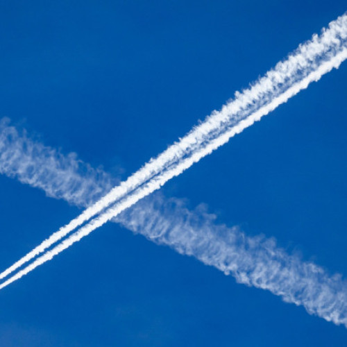 Senatorii republicani din Tennessee vor interzicerea dârelor albe de pe cer. Legea are la bază o celebră teorie a conspirației